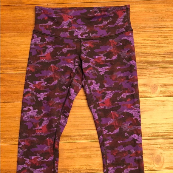 lululemon athletica Pants - Lululemon Wunder Under Crop III, size 6!
